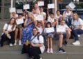 Οι μαθητές του Κεχρόκαμπου με το βραβείο και τα αναμνηστικά διπλώματά τους (φωτ.: Δημοτικό Σχολείο Κεχρόκαμπου)