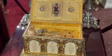 Το λείψανο από το χέρι του Αγίου Ευγένιου του Τραπεζούντιου (φωτ.: Ιερά Μητρόπολη Νέας Κρήνης και Καλαμαριάς)