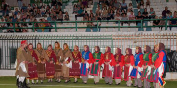 Στιγμιότυπο από το 6ο Πανελλήνιο Αντάμωμα Μικρασιατικών Συλλόγων, στο γήπεδο του Παναθλητικού Ομίλου Ατσαλένιου (φωτ.: Δήμος Ηρακλείου)