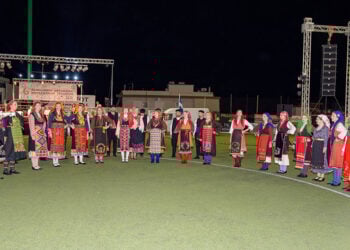 Στιγμιότυπο από το 6ο Πανελλήνιο Αντάμωμα Μικρασιατικών Συλλόγων, στο γήπεδο του Παναθλητικού Ομίλου Ατσαλένιου (φωτ.: Δήμος Ηρακλείου)