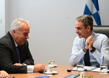 Κυριάκος Μητσοτάκης και Μάκης Βορίδης στο υπουργείο Μετανάστευσης και Ασύλου (φωτ.: EUROKINISSI / Τατιάνα Μπόλαρη)
