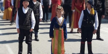 Παιδιά του σωματείου σε παλαιότερη εκδήλωση (φωτ. αρχείου: facebook / Ποντιακός Εκπολιτιστικός Σύλλογος Νέας Κερασούντας)