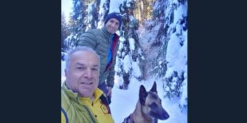 Οι δύο φίλοι σε παλιότερη πεζοπορία με τον σκύλο τους (φωτ.: facebook/Dimitrios Kioroglou)