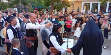 Στιγμιότυπο από τη «στέψη» στην Παλαγία Αλεξανδρούπολης (φωτ.: Facebook / Γιώργος Γκουντινάκης)