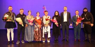 Αναμνηστική φωτογραφία με τους συντελεστές της παράστασης (φωτ.: The Pan-Macedonian Association of Melbourne and Victoria)