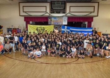Οικογενειακή φωτογραφία για το 16ο Φεστιβάλ Νεολαίας της Παμποντιακής Ομοσπονδίας ΗΠΑ-Καναδά (φωτ.: Facebook / Pan-Pontian Federation of U.S.A and Canada)