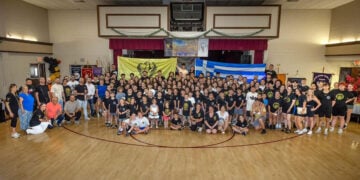 Οικογενειακή φωτογραφία για το 16ο Φεστιβάλ Νεολαίας της Παμποντιακής Ομοσπονδίας ΗΠΑ-Καναδά (φωτ.: Facebook / Pan-Pontian Federation of U.S.A and Canada)