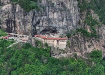 Η Μονή της Παναγίας Σουμελά από ψηλά (πηγή: Anadolu)