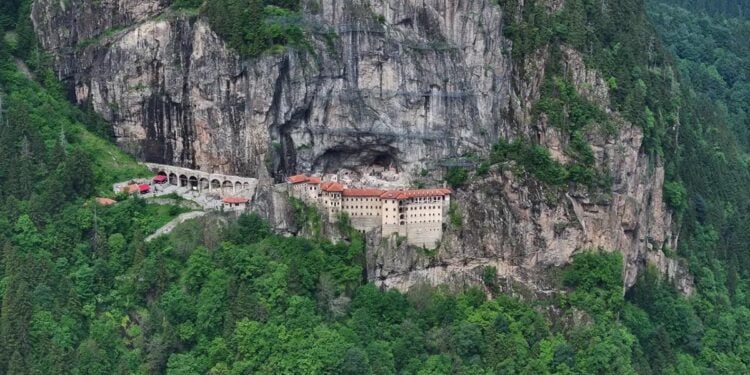 Η Μονή της Παναγίας Σουμελά από ψηλά (πηγή: Anadolu)