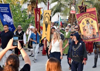 Στιγμιότυπο από την 5η πατινάδα στον Σταυρό Θεσσαλονίκης (φωτ.: Facebook / Βιβή Κουρτίδου)