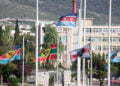 Λάβαρα στο υπουργείο Εθνικής Άμυνας (φωτ.: EUROKINISSI / Γιώργος Κονταρίνης)