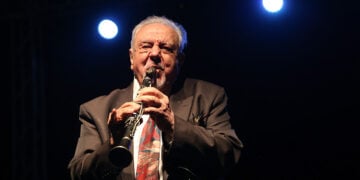 Ο Πετρολούκας Χαλκιάς στο «Φεστιβάλ στη Θάλασσα» στον Πολυχώρο Λιπασμάτων Δραπετσώνας, 12 Ιουλίου 2019 (φωτ.: EUROKINISSI / Γιώργος Στεργιόπουλος)