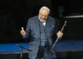Ο Πετρολούκας Χαλκιάς στο Ηρώδειο, στις 8 Οκτωβρίου 2024, στη συναυλία της Μητρόπολης Νέας Ιωνίας - Φιλαδελφείας για τα 50 χρόνια από την ίδρυσή της (φωτ.: Αρχιεπισκοπή Αθηνών / Χρήστος Μπόνης)