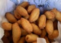 Λαχταριστά πιροσκί που διαγωνίστηκαν στη 16η διοργάνωση (φωτ.: facebook / Σύλλογος Ποντίων Πολυκάστρου & Περιχώρων «Οι Ακρίτες»)