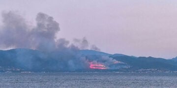 Η φωτιά στον Πλατανίτη Ναυπάκτου (φωτ.: Facebook / WorldWeathernewshtv)