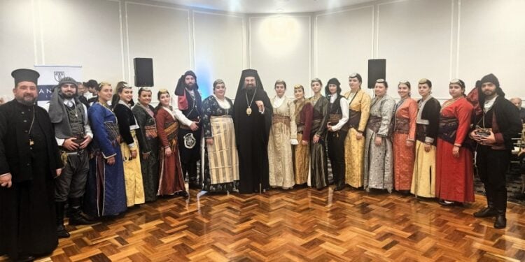 Μέλη της Ποντιακής Εστίας Μελβούρνης με τον επίσκοπο Χώρας Ευμένιο (φωτ.: Αρχιεπισκοπή Αυστραλίας)