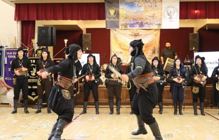 Χορεύοντας πιτσάκ' στη Φιλαδέλφεια των ΗΠΑ (φωτ.: facebook/Pontian Society «Pontos» of Norwalk)