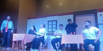 Στιγμιότυπο από την παράσταση (φωτ.: facebook/Makis Michailidis)