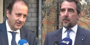 Από αριστερά, ο Παναγιώτης Λαζαράτος και ο Παύλος, γιος του τέως βασιλιά Κωνσταντίνου (φωτ.: glomex)