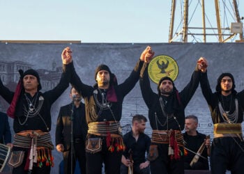 Στιγμιότυπο από την εκδήλωση που έγινε στις 19 Μαΐου 2025 στο Παραλίμνι, για τα 106 χρόνια από τη Γενοκτονία των Ποντίων (φωτ.: Facebook / Δήμος Παραλιμνίου-Δερύνειας)