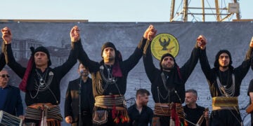 Στιγμιότυπο από την εκδήλωση που έγινε στις 19 Μαΐου 2025 στο Παραλίμνι, για τα 106 χρόνια από τη Γενοκτονία των Ποντίων (φωτ.: Facebook / Δήμος Παραλιμνίου-Δερύνειας)
