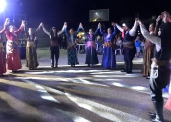 Στιγμιότυπο από την εμφάνιση του χορευτικού τμήματος της «Τερψιθέας» (φωτ.: YouTube)