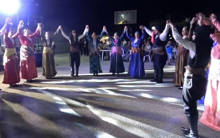 Στιγμιότυπο από την εμφάνιση του χορευτικού τμήματος της «Τερψιθέας» (φωτ.: YouTube)