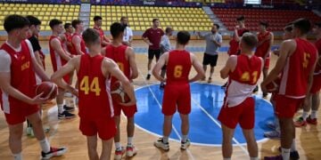 Στιγμιότυπο από προπόνηση της εθνικής ομάδας μπάσκετ των Σκοπίων (φωτ.: facebook/Кошаркарска Федерација на Северна Македонија)