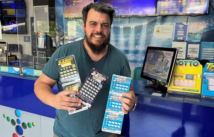 Κωνσταντίνος Καλλιγιαννάκης, ιδιοκτήτης καταστήματος ΟΠΑΠ επί της Λεωφ. Λοχαγού Χρονοπούλου 52, στον Άλιμο (φωτ.: ΟΠΑΠ)