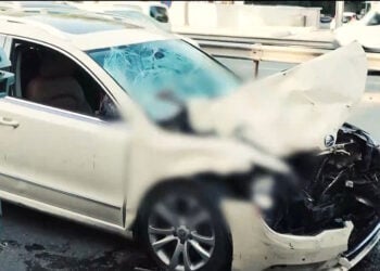 Το ταξί του 23χρονου μετά τη σφοδρή σύγκρουση (πηγή: Glomex)