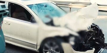 Το ταξί του 23χρονου μετά τη σφοδρή σύγκρουση (πηγή: Glomex)