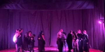 Στιγμιότυπο από την παράσταση (φωτ.: YouTube)