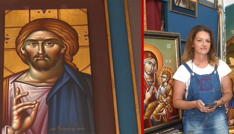 Η Σπ. Τσεβρενίδου (δεξιά) με έργα της (στιγμιότυπο από το βίντεο της εκπομπής «Περίμετρος»)