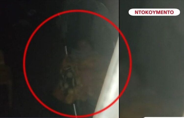 Στιγμιότυπο από το βίντεο που τράβηξε γείτονας και διακρίνεται το μωρό να είναι μόνο του στο μπαλκόνι (φωτ.: glomex)