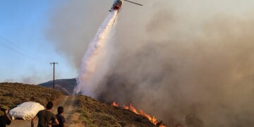 Από την πυρκαγιά στην Χίο (φωτ.: EUROKINISSI / Κώστας Αναγνώστου)