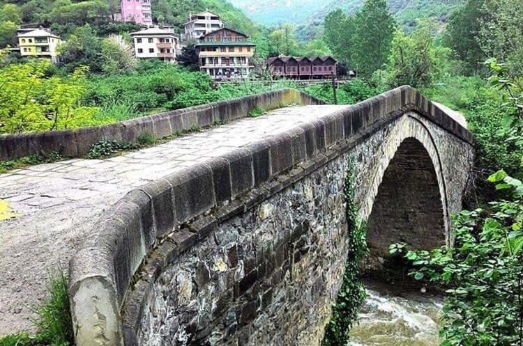 Εικόνα από την Άγουρσα της Ματσούκας, σήμερα Bakimli. Υπήρχαν γεφύρια στο χωριό που κανείς δεν τα περνούσε νύχτα... (πηγή: koylerim.com)