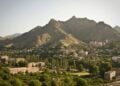 Η αρμενική πόλη Meghri στα νότια της χώρας, στην επαρχία Syunik, θεωρείται μια από τις επιλογές για να περάσει ο διάδρομος που θα συνδέει το Αζερμπαϊτζάν με τον αζέρικο θύλακα (πηγή: Wikimedia commons)
