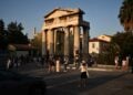 Στιγμιότυπο από το κέντρο της Αθήνας, χθες το απόγευμα
(φωτ.: Κώστας Τζούμας/ EUROKINISSI)