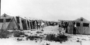 Φωτογραφία αρχείου με ημερομηνία 26/7/1974. Καταυλισμός προσφύγων στην Λάρνακα (πηγή: ΑΠΕ ΜΠΕ /ΓΓΕ / STR)