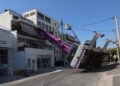 Γερανοφόρο όχημα έπεσε σε διώροφη κατοικία στο Περιστέρι. Σάββατο 26 Ιουλίου 2025 (φωτ.: Eurokinissi/Γιάννης Παναγόπουλος)