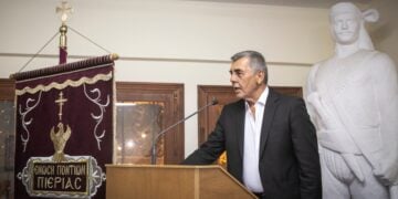 Ο Ηλίας Ιορδανίδης στη διάρκεια εκδήλωσης στην Ένωση Ποντίων Πιερίας, κατά την παρουσίαση του ιστορικού ντοκιμαντέρ «Αργυρουπολιτών…Πορεία» (φωτ.: Ένωση Ποντίων Πιερίας)