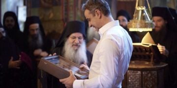Ο Κυριάκος Μητσοτάκης επισκέπτεται το Άγιο Όρος και διανυκτέρευσε στην Ιερά Μονή Σίμωνος Πέτρας (φωτ.: ΑΠΕ-ΜΠΕ/ Γρ. Τύπου Πρωθυπουργού/ Δημήτρης Παπαμήτσος)