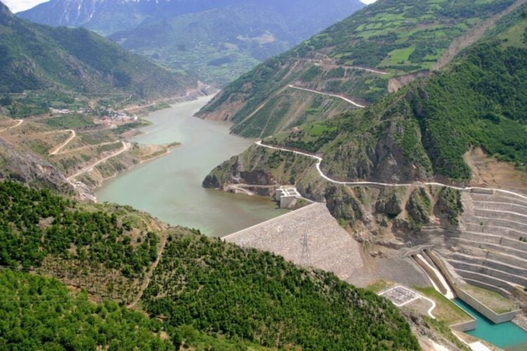 Εικόνα από το Κιουρτούν, όπου έχει κατασκευαστεί μεγάλο φράγμα (πηγή: suyapi.com.tr)