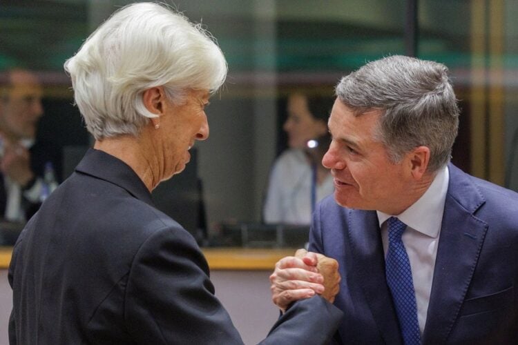 Η πρόεδρος της Ευρωπαϊκής Κεντρικής Τράπεζας Κριστίν Λαγκάρντ και ο πρόεδρος του Eurogroup Πασκάλ Ντόναχιου, στις Βρυξέλλες (φωτ.: EPA/OLIVIER MATTHYS)