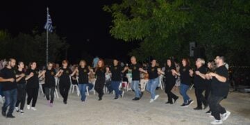 Στιγμιότυπο από παλαιότερο χορό του Πολιτιστικού Συλλόγου Λιβαδερού-Δενδρακίων «Ρωμανία» (φωτ.: facebook.com/groups/pslivaderou)