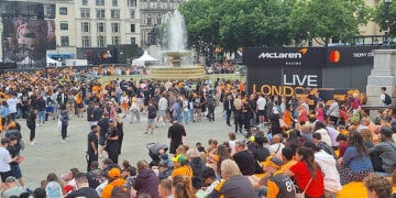 Στο McLaren Racing Live που διοργανώθηκε στην Trafalgar Square στο Λονδίνο (φωτ.: ΟΠΑΠ)