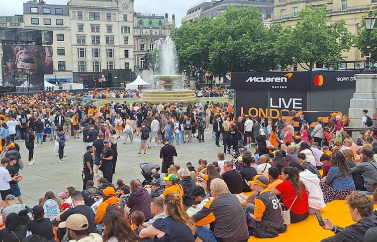 Στο McLaren Racing Live που διοργανώθηκε στην Trafalgar Square στο Λονδίνο (φωτ.: ΟΠΑΠ)