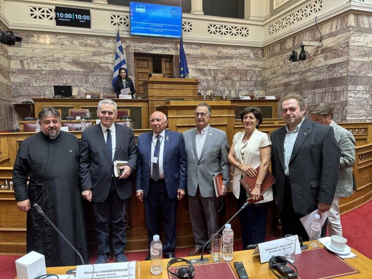 Στιγμιότυπο από την 15η Γενική Συνέλευση της Παγκόσμιας Διακοινοβουλευτικής Ένωσης Ελληνισμού (ΠΑΔΕΕ) (φωτ.: facebook.com/panos279)
