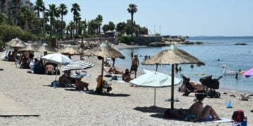 Η παραλία Έδεμ στο Παλαιό Φάληρο όπου βρέθηκε η σορός του άτυχου παιδιού (φωτ.: EUROKINISSI/Κώστας Τζούμας)