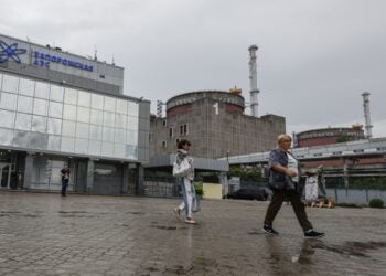 Το κτήριο διοίκησης του πυρηνικού σταθμού της Ζαπορίζια στην Ουκρανία, ο οποίος έχασε την ισχύ του για 9η φορά κατά τη διάρκεια της στρατιωτικής σύγκρουσης με τη Ρωσία (φωτ.: EPA/Sergei Ilnitsky)
